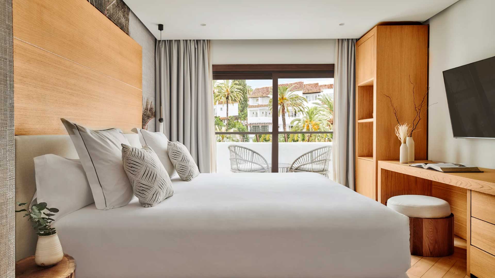 Deluxe Junior Room